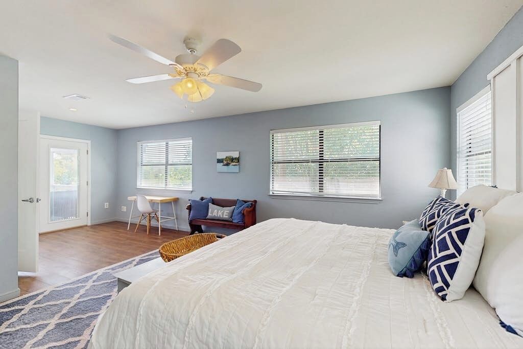 4 habitaciones, decoración personalizada y muebles diferentes 