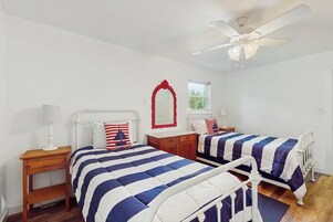 4 habitaciones, decoración personalizada y muebles diferentes