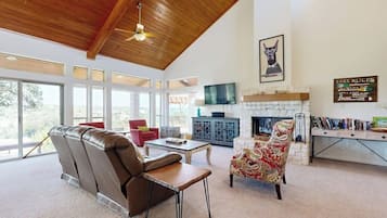 House, Multiple Beds, Garden View (Regal Riverfront Retreat) | Living area