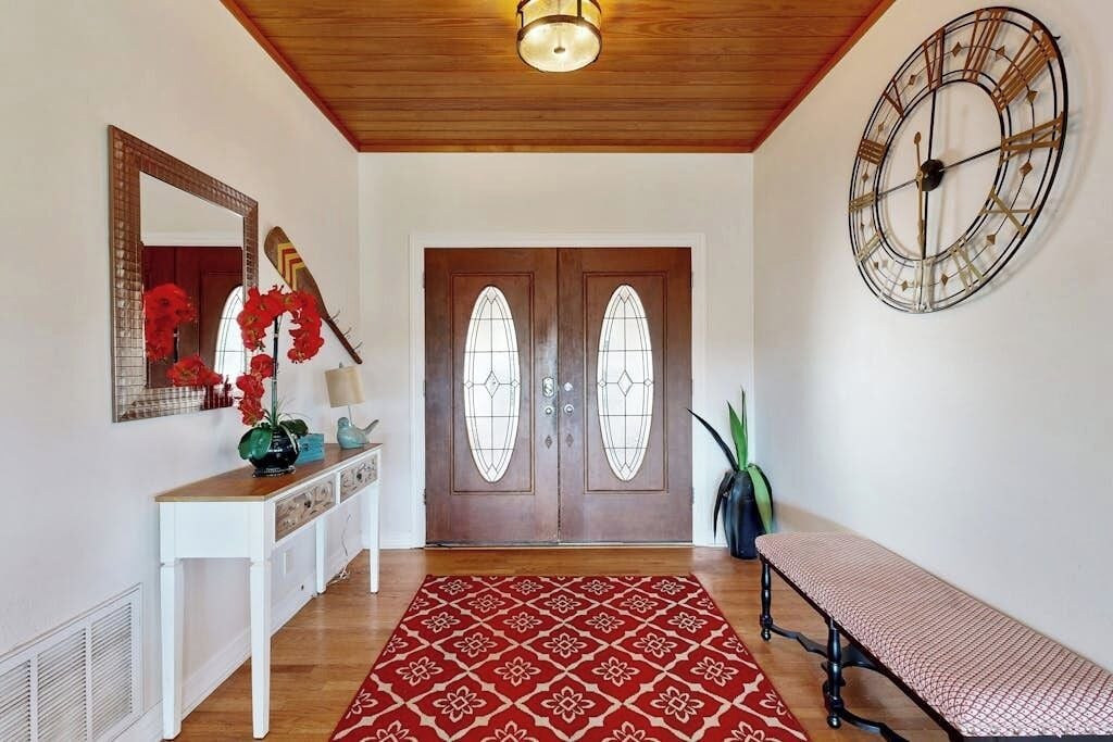 Casa, varias camas, vistas al jardín (Regal Riverfront Retreat) | Interior