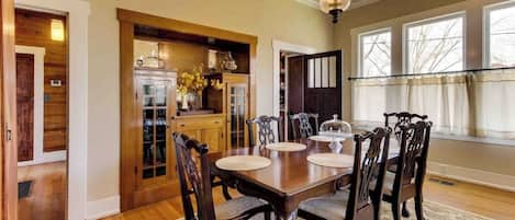 House, Multiple Beds, Garden View (Travis Street - Travis House) | 2 bedrooms, individually decorated, individually furnished, bed sheets