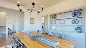 House, Multiple Beds, Garden View (Green Acres) | 2 bedrooms, individually decorated, individually furnished, bed sheets