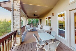 Casa, varias camas (Getaway to Horseshoe Bay) | Restaurante al aire libre