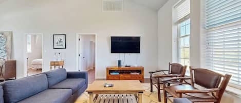 Casa, varias camas (Spicewood Outback) | Área de sala de estar
