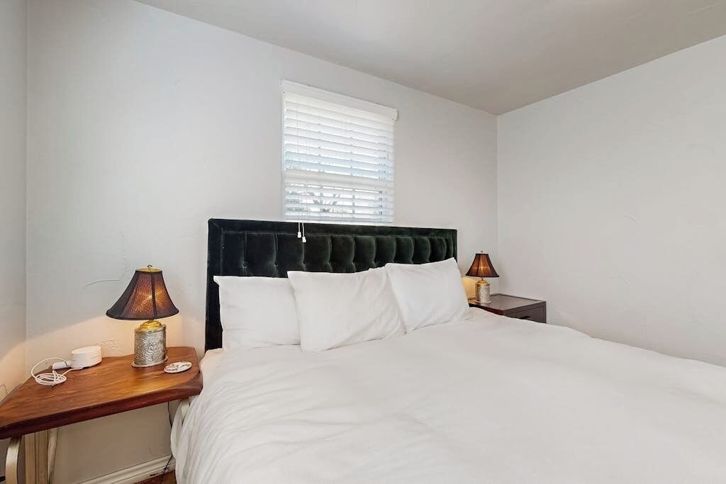House, Multiple Beds (Spicewood Outback) | 4 bedrooms, individually decorated, individually furnished, bed sheets