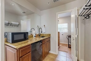 Casa, várias camas (Spicewood Outback) | Cozinha privada