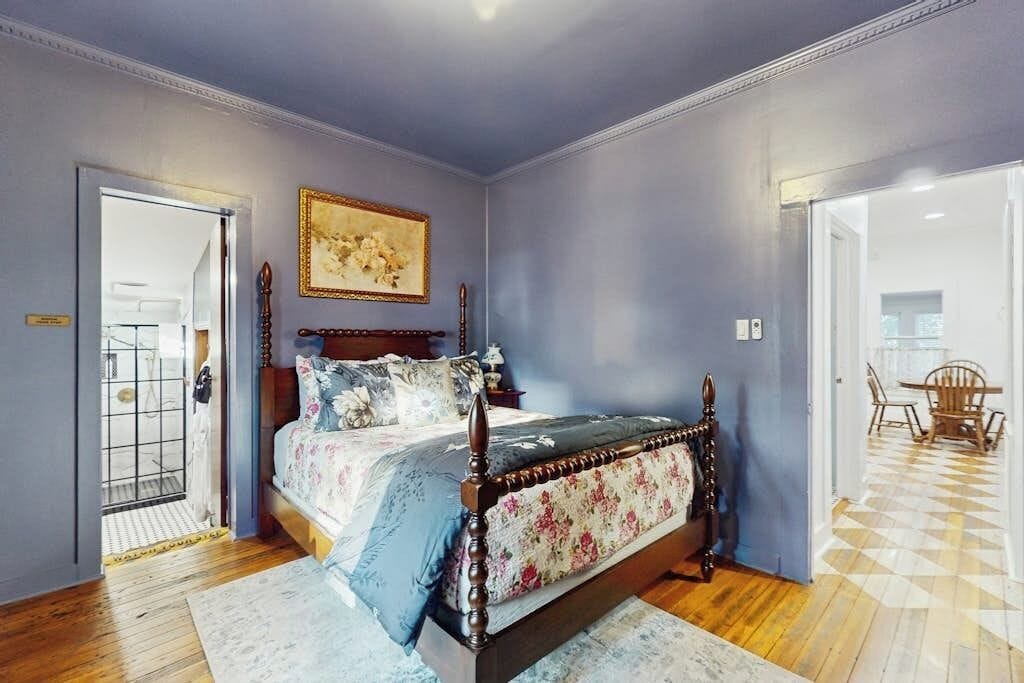 2 bedrooms, individually decorated, individually furnished, bed sheets