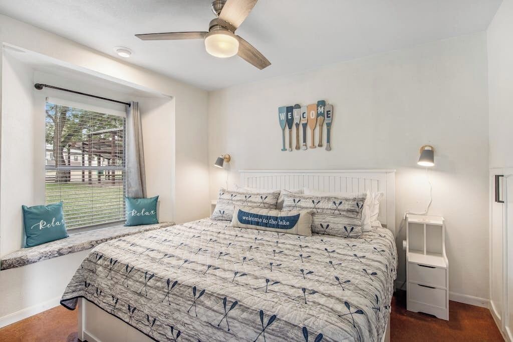 2 bedrooms, individually decorated, individually furnished, bed sheets