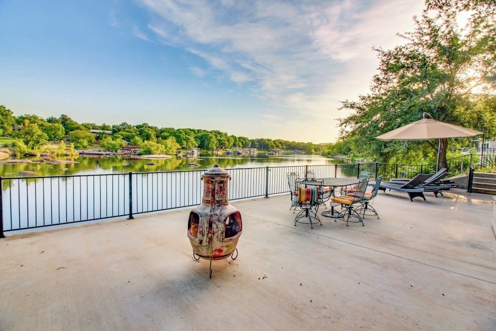House, Multiple Beds (The Burnet River House) | Outdoor dining