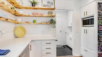 House, Multiple Beds, Garden View (Style & Shade) | Private kitchen