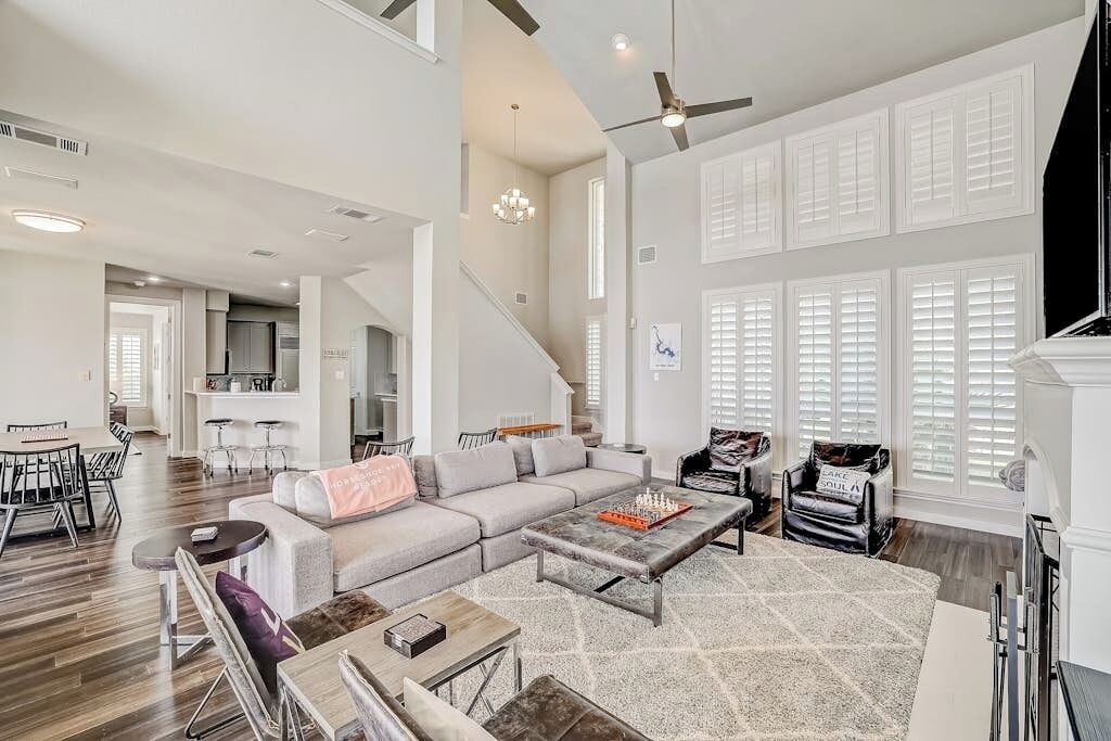 House, Multiple Beds (Oak Rock Point) | Living area