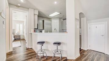 House, Multiple Beds (Oak Rock Point) | Interior