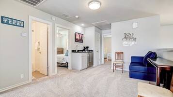 House, Multiple Beds (Oak Rock Point) | 4 bedrooms, individually decorated, individually furnished, bed sheets
