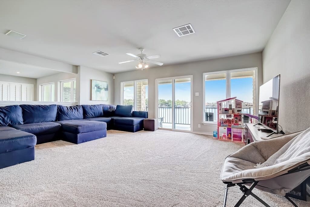 House, Multiple Beds (Oak Rock Point) | Living area