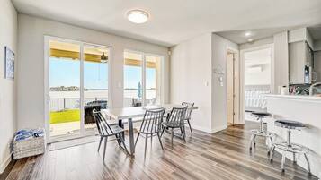 House, Multiple Beds (Oak Rock Point) | 4 bedrooms, individually decorated, individually furnished, bed sheets