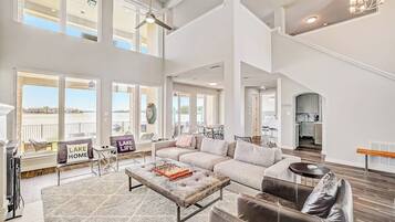 House, Multiple Beds (Oak Rock Point) | Living area