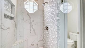 House, Multiple Beds (Oak Rock Point) | Bathroom | Towels