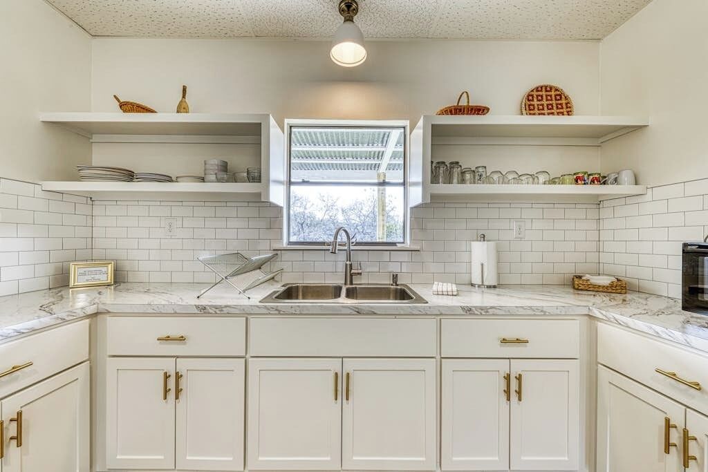 House, Multiple Beds (Riverfront Oasis 2) | Private kitchen