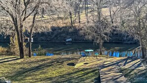 A park with a paved path, benches, and a body of water. - Cozy Home Near River Access With Firepit & Playground (Liberty Hill)