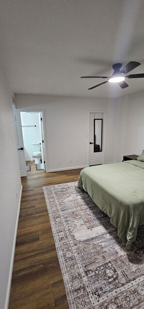 Iron/ironing board, WiFi, bed sheets - Central Tucson Retreat 2BR Townhome + Garage + AC for relaxing stays (Tucson)