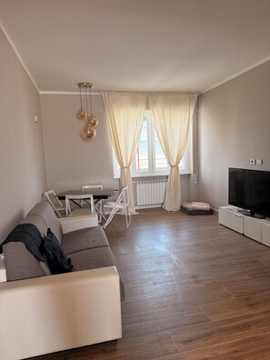 Living area - Luminoso appartamento (Viareggio)