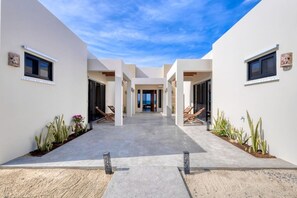 Exterior - Oceanfront Luxury in East Cape Private Beachfront (Ligth House Point States)