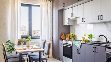 Geladeira, micro-ondas, fogão, cooktop