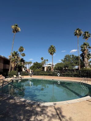 Pool - Cozy 2-bedroom condo with a POOL in beautiful Tucson with AC (Tucson)