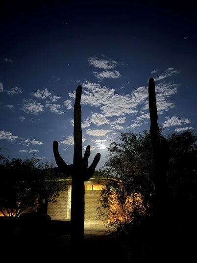 Cozy 2-bedroom condo with a POOL in beautiful Tucson with AC