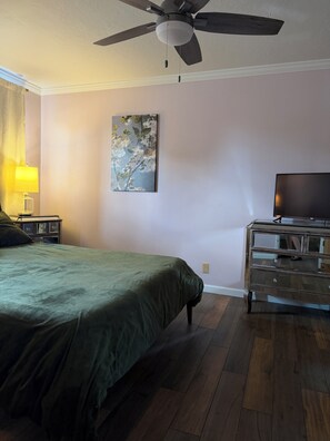 Room - Cozy 2-bedroom condo with a POOL in beautiful Tucson with AC (Tucson)