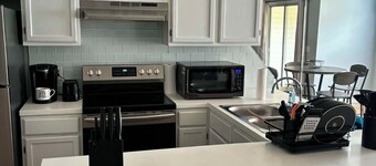 Cozy condo perfect for traveling medical professionals or nomads.