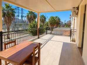 Exterior - 2BR Near Beach  Big Terrace Free Parking (Golem)