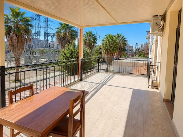 Exterior - 2BR Near Beach Big Terrace Free Parking (Golem)