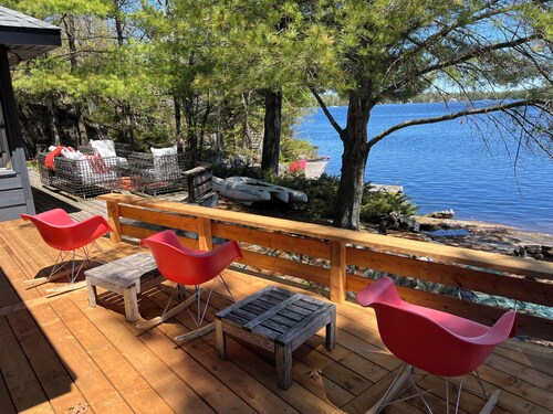 LAKEFRONT-SIX MILE LAKE-MUSKOKA- 3 BDR-PRIVATE DOCKS/DECKS-1.5 HRS FROM TORONTO
