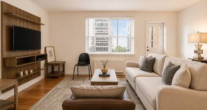 Spacious Downtown ATL 2BR Condo, 21st-Floor Balcony, Walk to Stadium