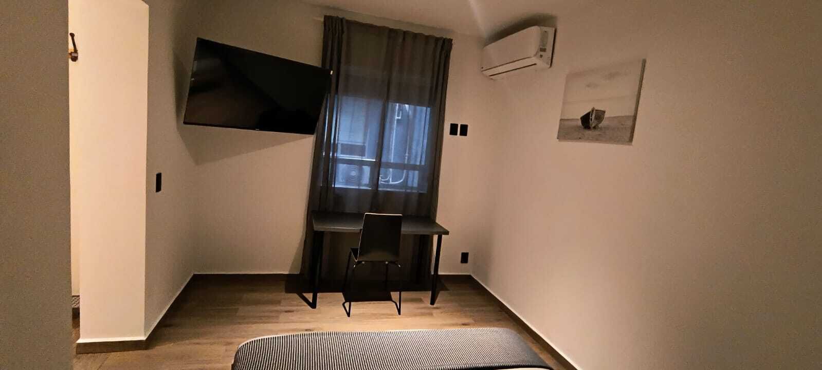 Coffres-forts dans les chambres, fer et planche à repasser