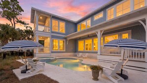 A two-story house with a swimming pool, outdoor seating, and a covered patio area. - NEW on Eastern Lake.Private pool,hot tub & dock to fish.Walk/SUP to Beach 400yds (Santa Rosa Beach)