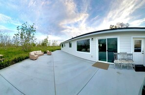Terrace/patio - HandyFarms.com: California Organic Farm Stay on a Red Walnut Orchard Nut Store (Corning)