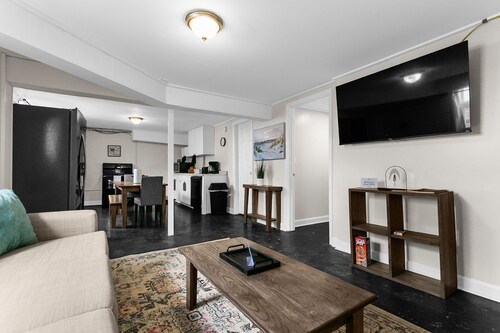 Dugan Cottage Suite B - City Stay/WorkSpace/WiFi
