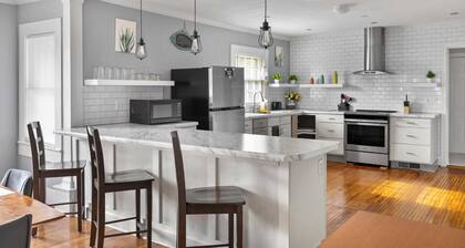 Hearthside Haven | Avondale/Fenced Yard/King Bed