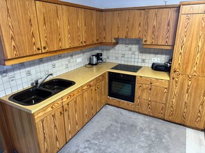 Fridge, microwave, oven, stovetop - Vrbo Property (Oberalm)