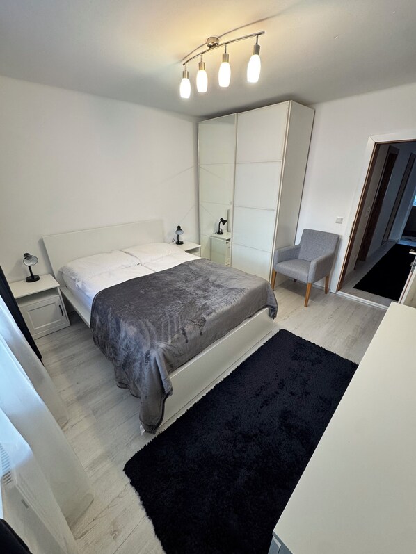 Iron/ironing board, bed sheets - Vrbo Property (Oberalm)