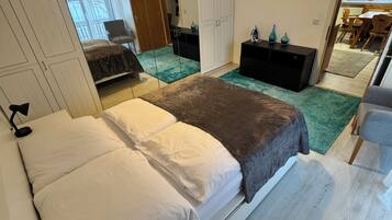 2 Schlafzimmer, Bügeleisen/Bügelbrett, Bettwäsche