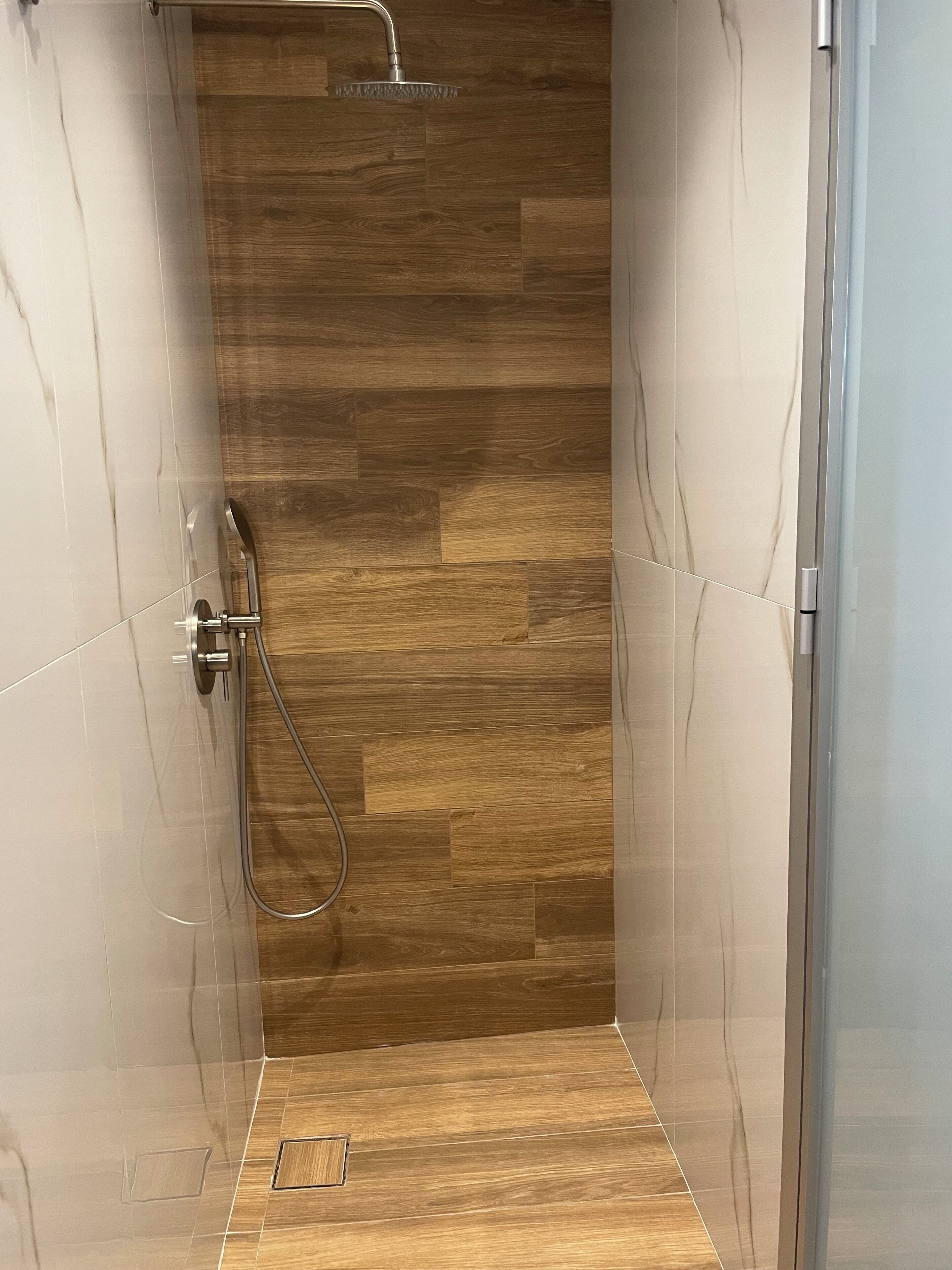 Comfort Studio, Balcony | Bathroom | Shower, hair dryer, slippers, towels