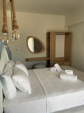 Appartement, balcon | Coffre-fort, rideaux d’obscurcissement, accès au Wi-Fi (inclus)
