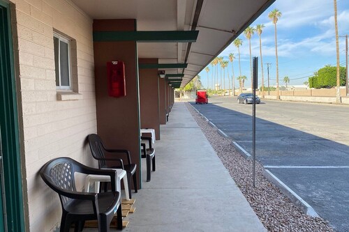 Budgetel Inn & Suites