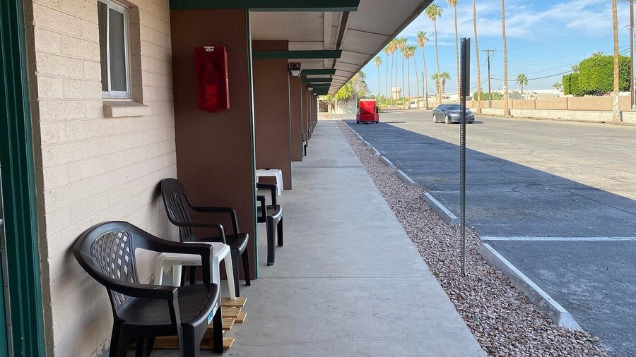 Budgetel Inn & Suites
