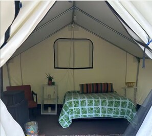 Room - Glamping tent overlooking pond (Diana)
