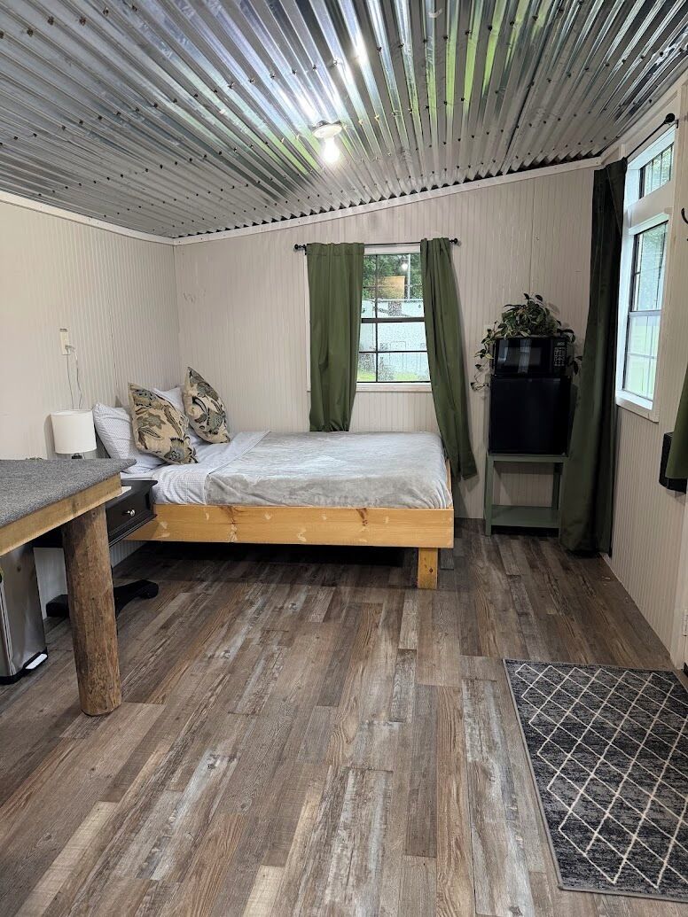 1 bedroom, bed sheets