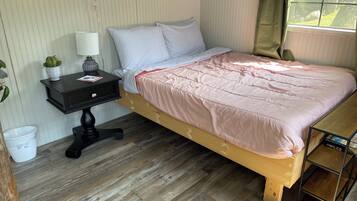 1 bedroom, bed sheets